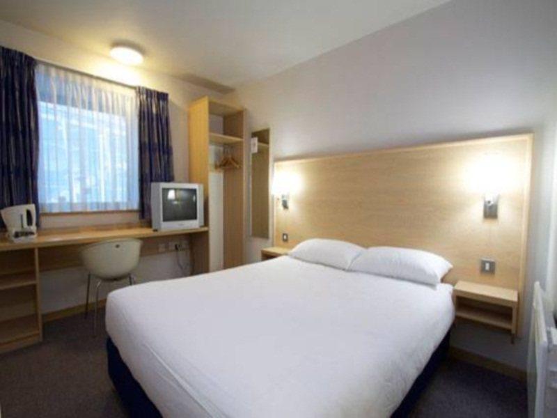 Travelodge Aberdeen Central Exterior foto